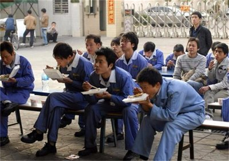 初中畢業(yè)生的三條出路！選擇最適合自己的那一條！