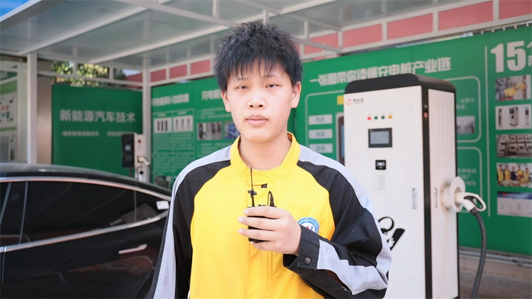 中考之外，技術(shù)之路——?jiǎng)⑽暮赖?6歲選擇