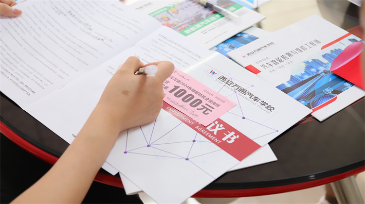 中考分?jǐn)?shù)上不了普高？無需焦慮！職業(yè)教育賽道也許更適合你！