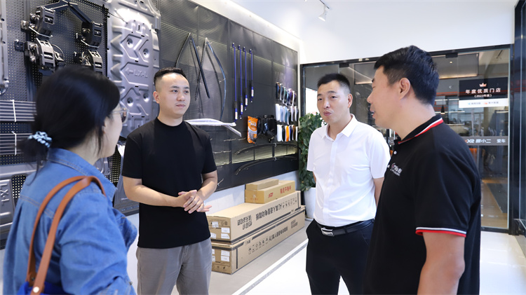 攜手共創(chuàng)未來：西安萬通汽車學(xué)校與膜小二汽車美容的深度合作探索
