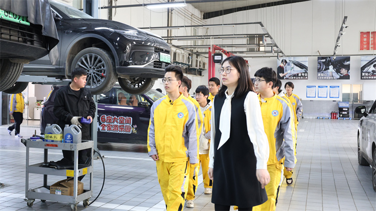 走進(jìn)零跑汽車，解鎖職業(yè)新視野——西安萬通汽車學(xué)校學(xué)子開展企業(yè)研學(xué)活動(dòng)
