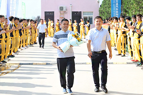 汽修行業(yè)頂級大師李東江教授蒞臨西安萬通講學(xué)