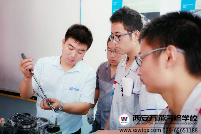 西安萬通迎來名企總監(jiān) 滿載激情分享汽修人生
