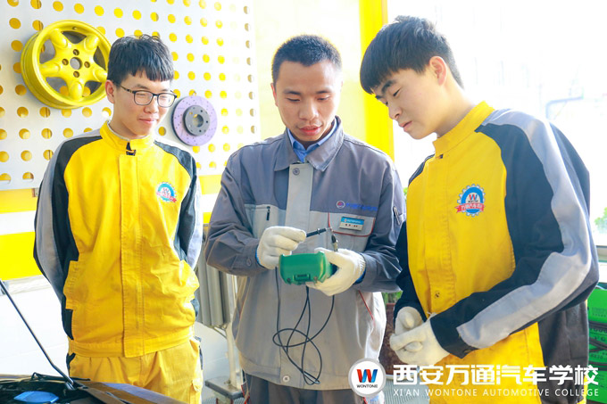 西安萬通汽車檢測教學(xué)課堂