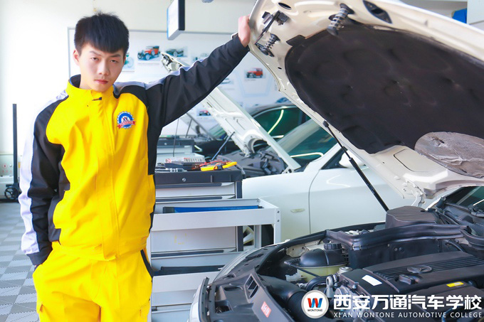 初中生學什么技術好？西安萬通學汽修