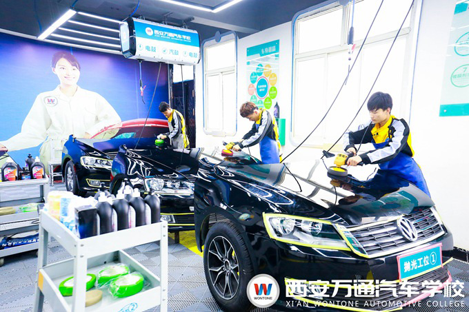 西安萬(wàn)通汽車(chē)學(xué)校汽車(chē)鈑噴美技術(shù)實(shí)訓(xùn)
