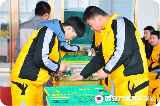 技術(shù)萬(wàn)通|技能爭(zhēng)霸賽激烈進(jìn)行  參賽學(xué)子從容應(yīng)對(duì)