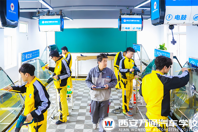 來(lái)西安萬(wàn)通學(xué)汽車美容需要多少錢(qián) 多久可以開(kāi)店創(chuàng)業(yè)