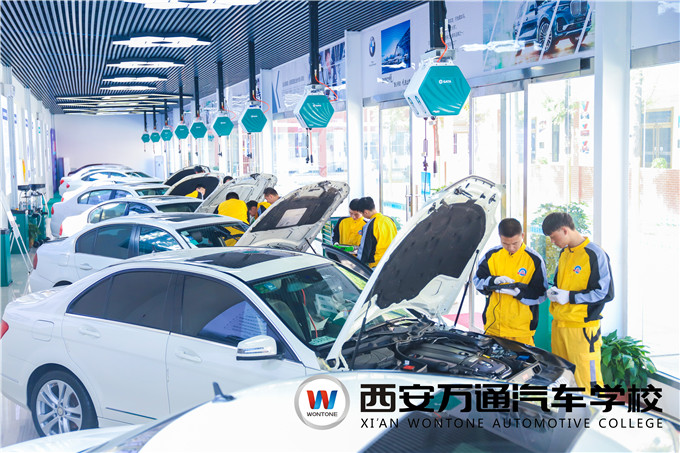 初中生學(xué)汽修，就選西安萬(wàn)通汽車(chē)學(xué)校，贏未來(lái)！
