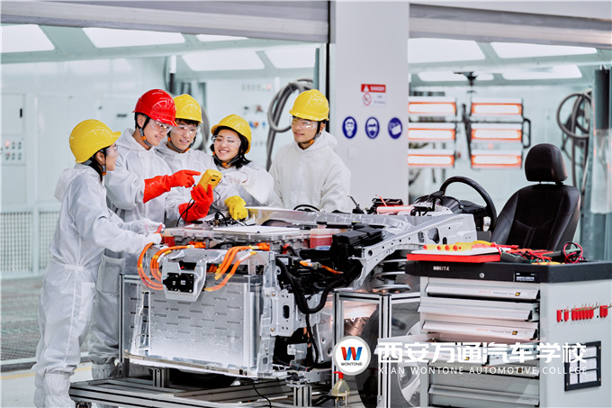 新能源汽車行業(yè)加速發(fā)展  學新能源技術勢在必行