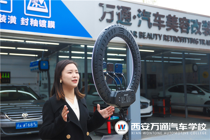 企業(yè)總監(jiān)在線解密行業(yè)前景，與學(xué)子暢談職業(yè)發(fā)展