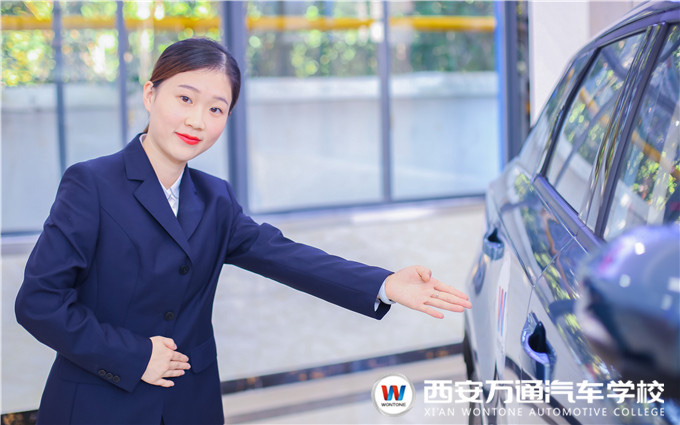 不知道汽車機(jī)油怎么挑，小萬(wàn)來(lái)幫你