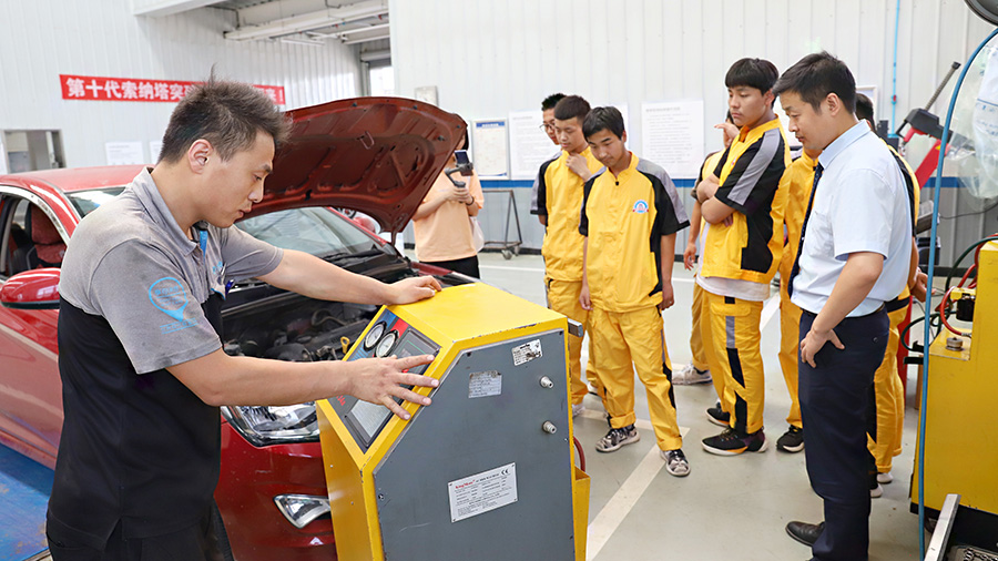 萬通學(xué)子比亞迪、現(xiàn)代汽車公司學(xué)習(xí)參觀2