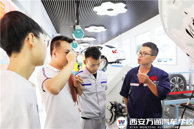 在西安萬通學(xué)二手車評估，快速考證掌握真技術(shù)！
