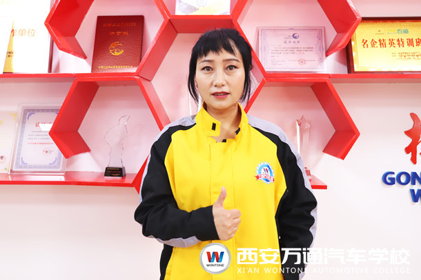 女老板來萬通進修技術(shù)：汽修行業(yè)不只是男性的天下！