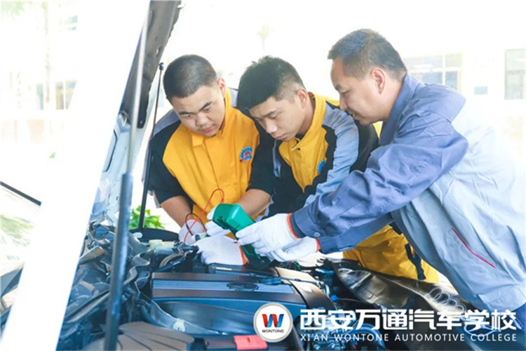 西安萬通汽車學(xué)校2022年熱門專業(yè)推薦---汽車智能檢測(cè)與運(yùn)營