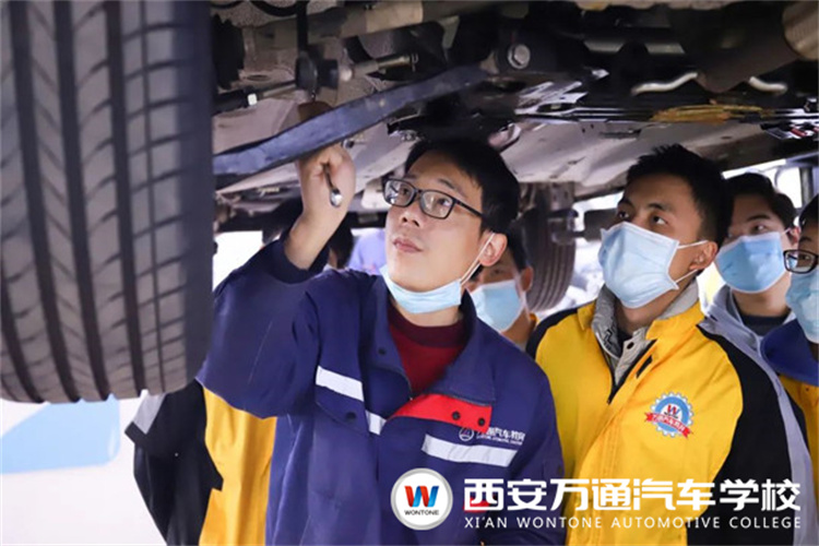 西安萬(wàn)通汽車(chē)學(xué)校2022年熱門(mén)專(zhuān)業(yè)推薦---汽車(chē)檢測(cè)與維修工程師