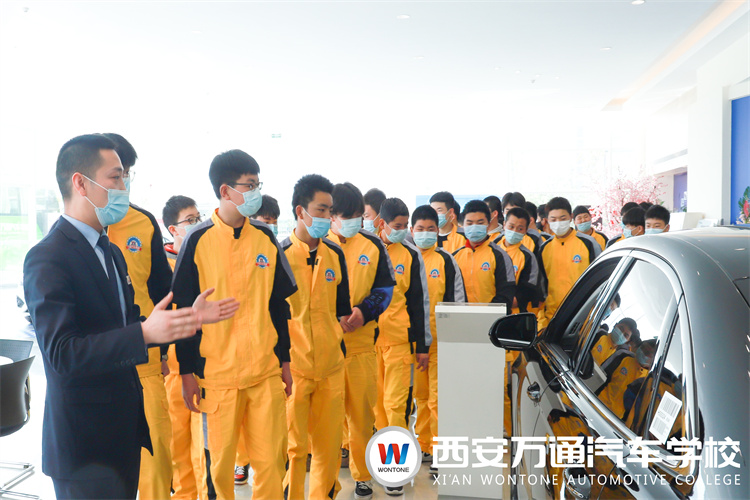 為什么技校生現(xiàn)在受歡迎？來(lái)萬(wàn)通幫你揭秘！
