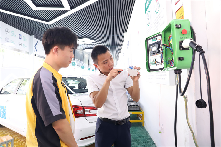 職位增多！新能源汽車行業(yè)新機遇！還不趕緊加入