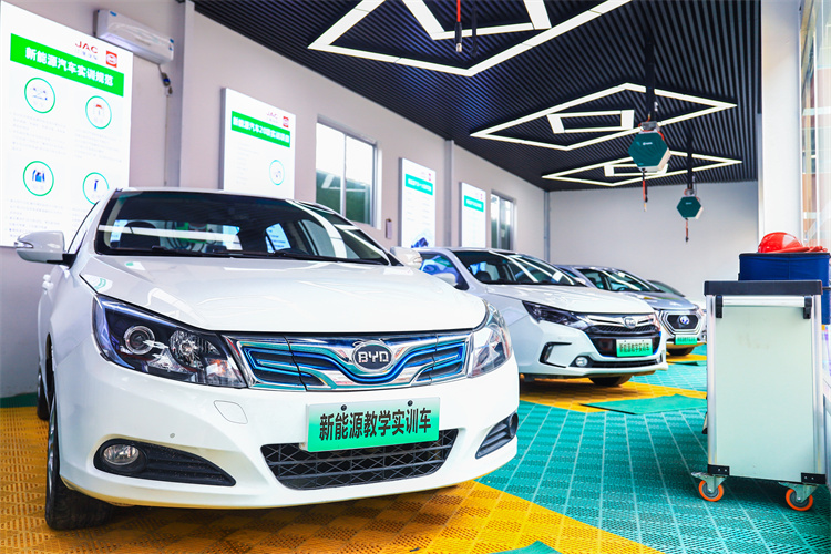 歐盟將于2035年正式禁售燃油車！ 新能源汽車行業(yè)發(fā)展前景大好！