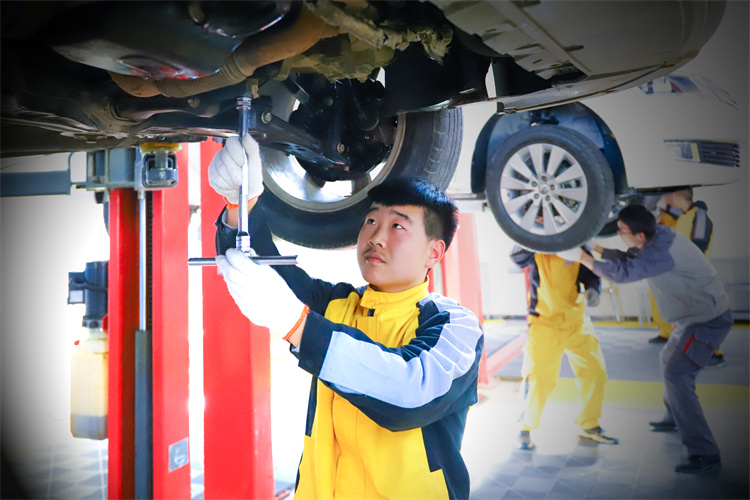 學(xué)汽車檢測與維修技術(shù)的優(yōu)勢你一定要知道！