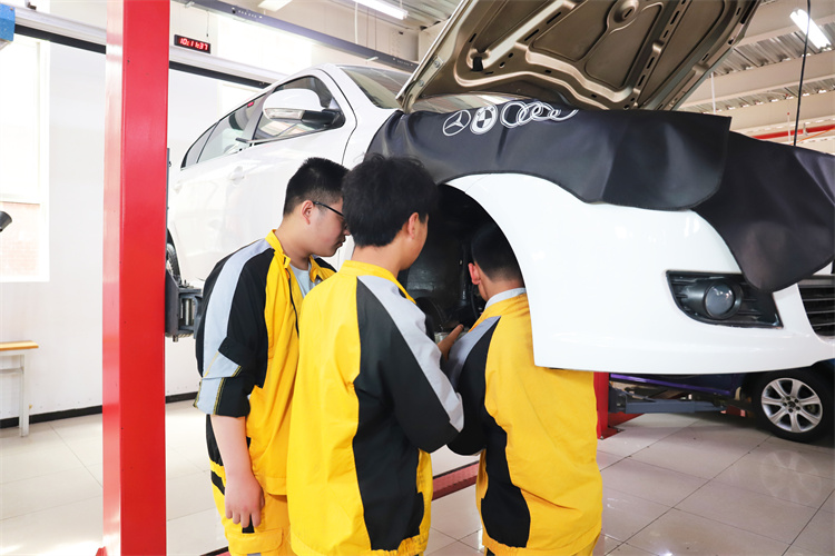 轉(zhuǎn)行學(xué)什么？二手車(chē)評(píng)估師了解一下！
