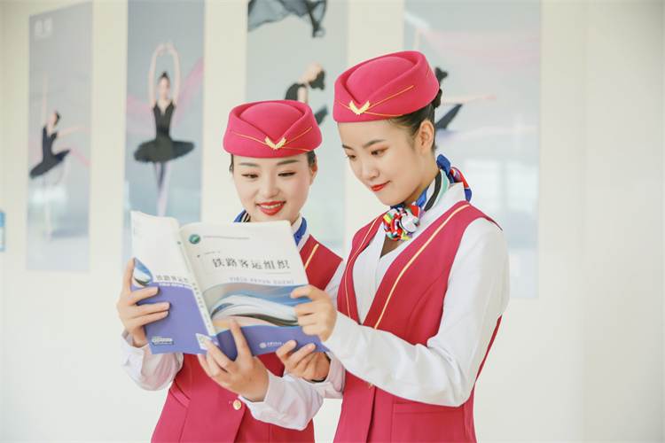 來萬通，這兩個專業(yè)真的適合女孩子學(xué)！