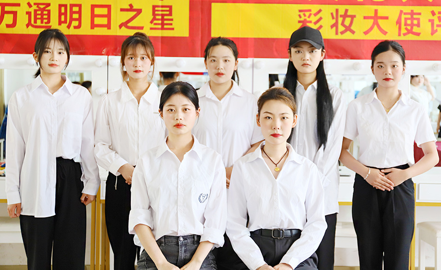 妝飾青春，點(diǎn)亮職場(chǎng)之彩妝大賽2