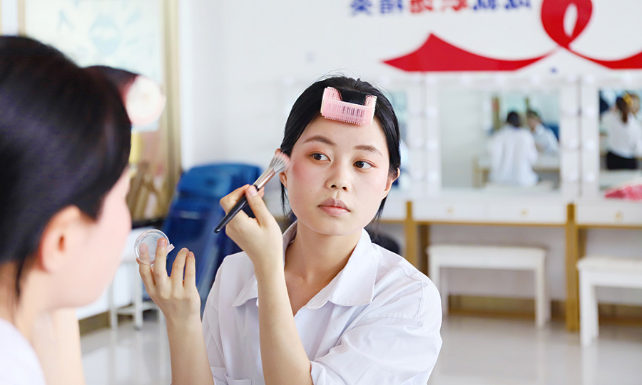 妝飾青春，點(diǎn)亮職場(chǎng)之彩妝大賽4
