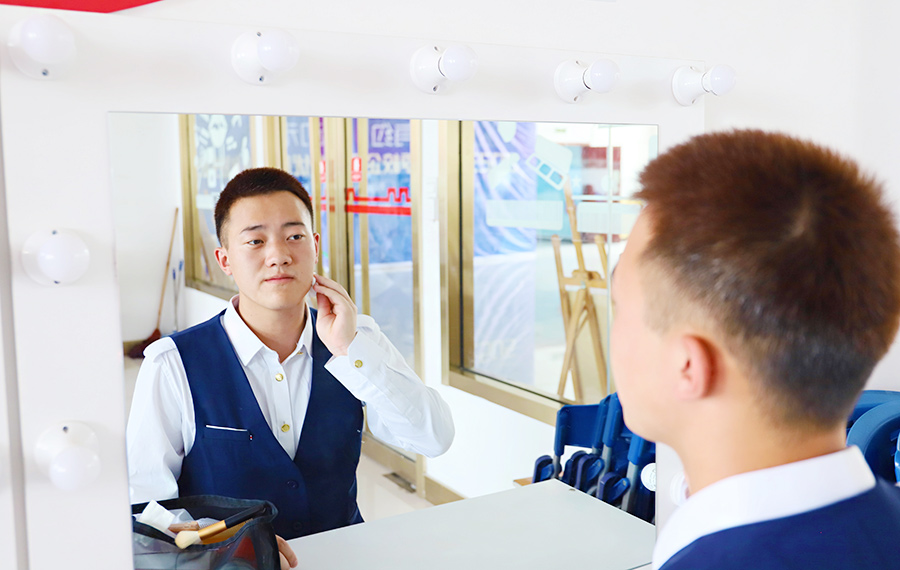 妝飾青春，點(diǎn)亮職場(chǎng)之彩妝大賽7