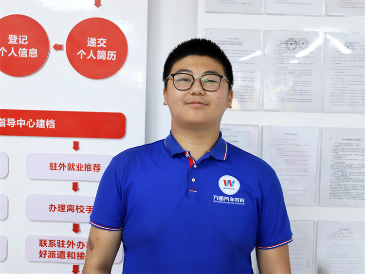 少年揚(yáng)帆向未來——?dú)g迎新同學(xué)李廣陸